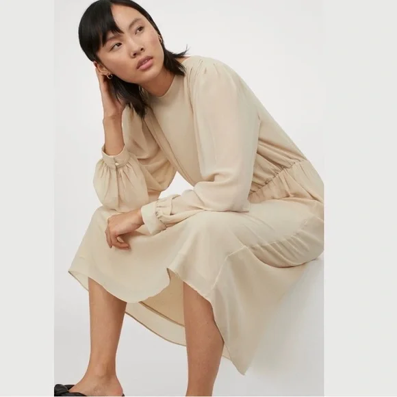 H&M Beige Crepe Pleated Detail Midi Dress - Picture 2 of 10